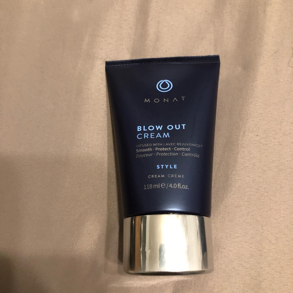 Monat Blow out cream